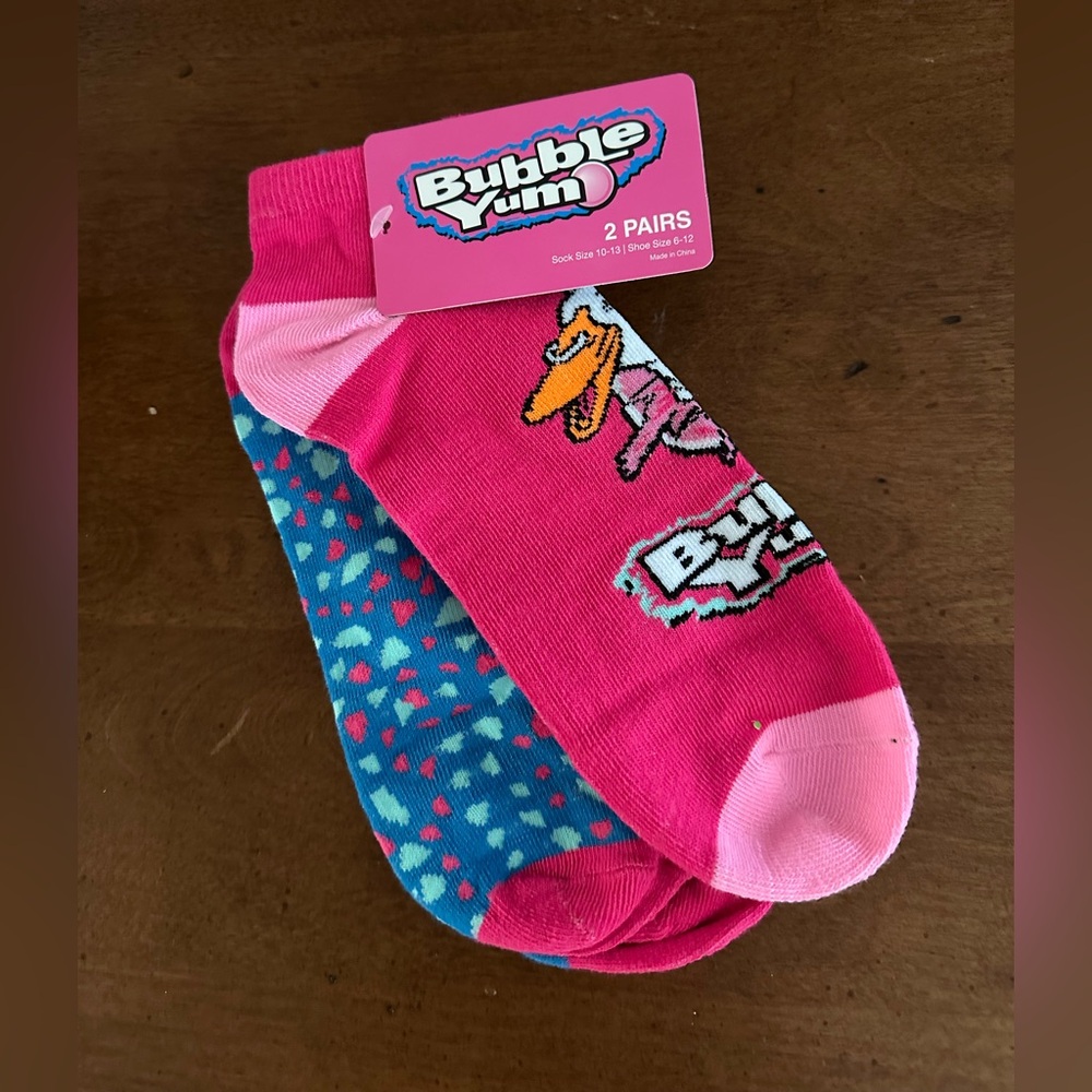 🌵 3/$15 Bubble Yum Pink and Blue Ankle Socks
2 pack ( See description)